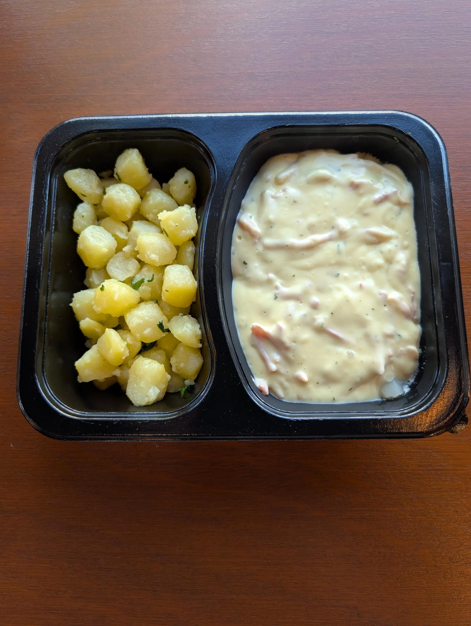 Boterkrieltjes met asperges en hamsnippers in Hollandaisesaus - Boterkrieltjes met asperges en hamsnippers in hollandaise saus - mh2013