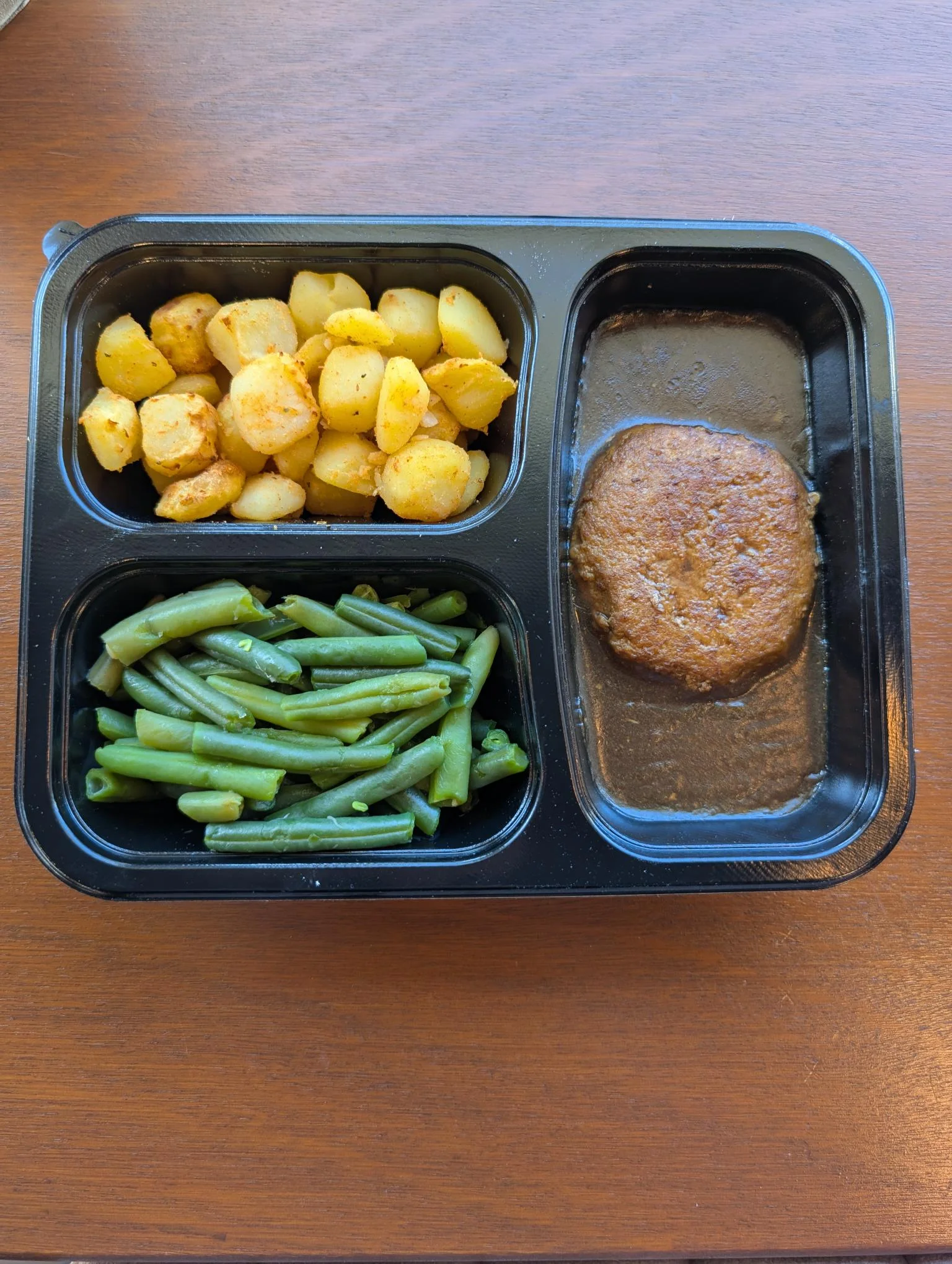 Gebakken Aardappeltjes met Kalfsburger in de Jus en Boontjes - Gebakken aardappeltjes met kalfsburger in de jus en boontjes - mh1910