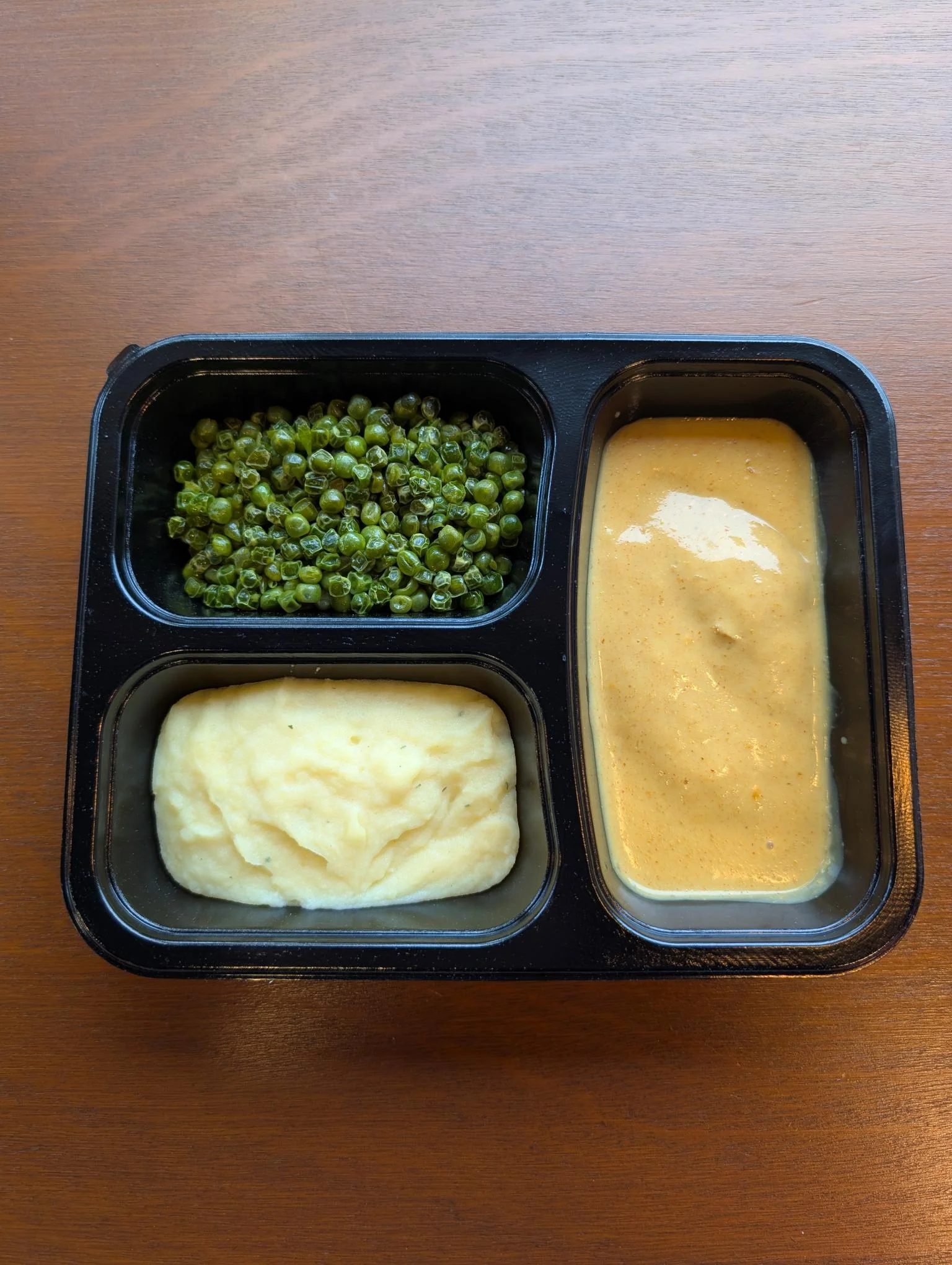 Puree met Kipschnitzel de Paris en Doperwtjes - Puree met kipschnitzel de paris en doperwtjes - mh2011