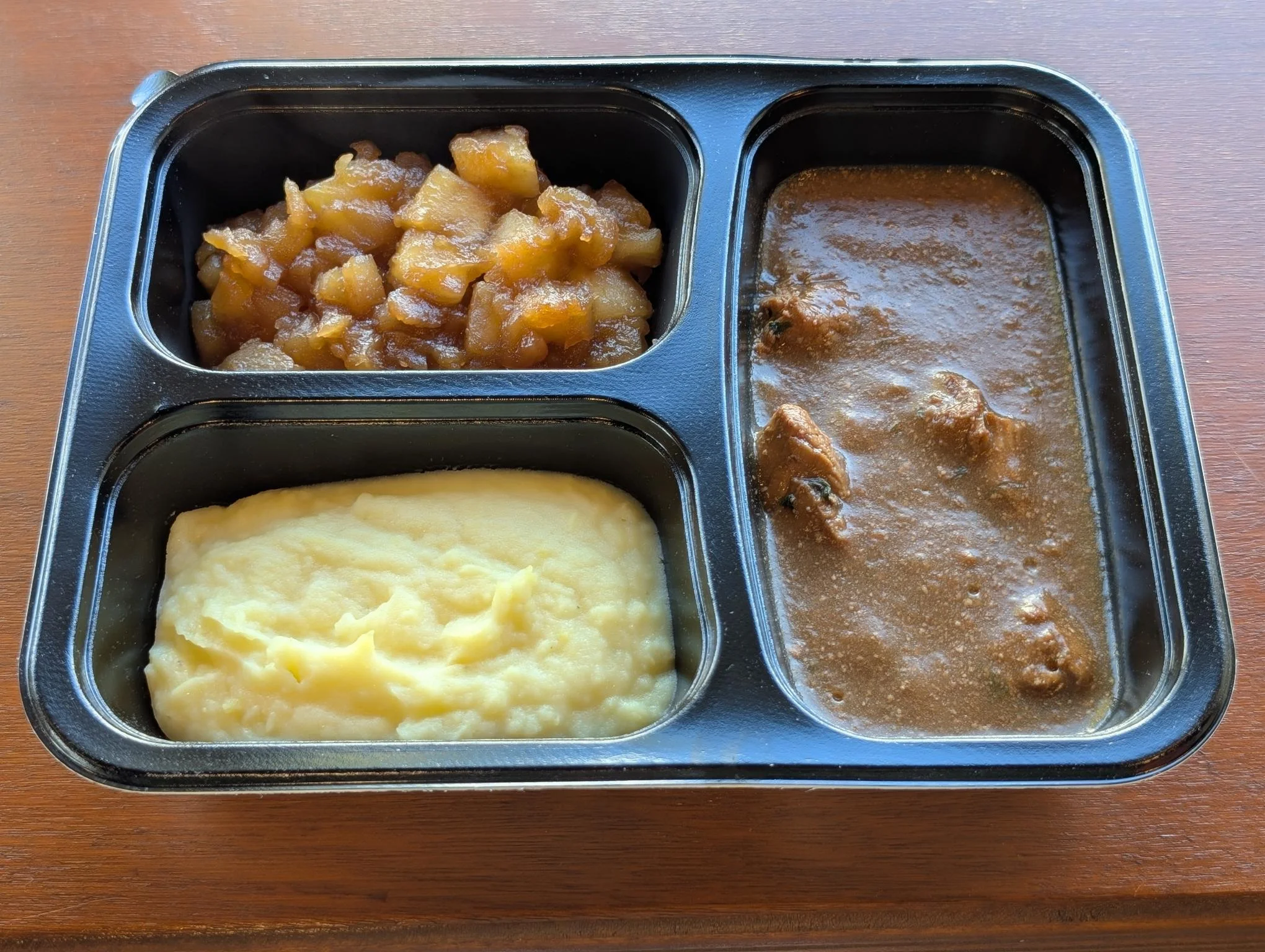 Puree met varkenshaas rossini en in rode port gestoofde peren - Puree met varkenshaas rossini en in rode port gestoofde peren - mh1713